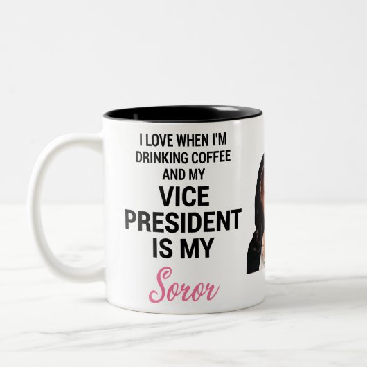 Kamala Harris VP AKA Alpha Kappa Alpha Tweekleurige Koffiemok (Links)