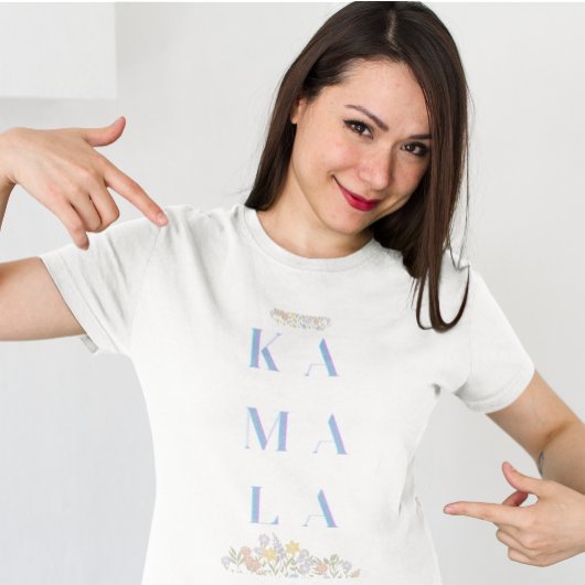 Kamala Harris. Wit T-shirt