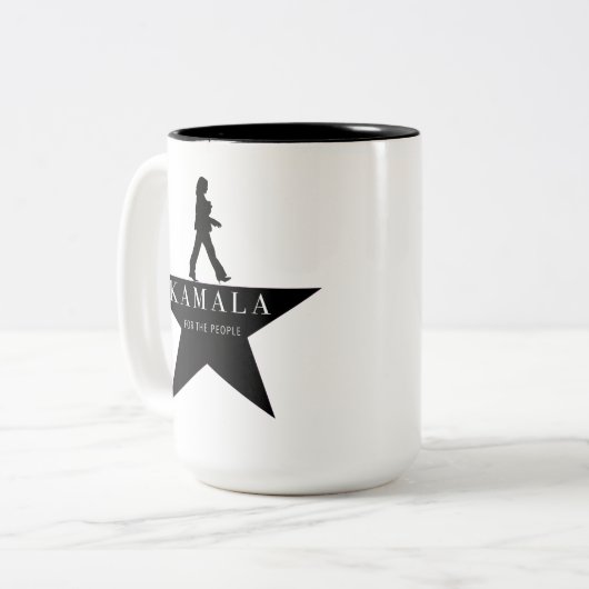 Kamala Harris's Shot 15 oz Mok (Voorkant links)