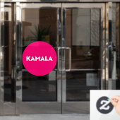 Kamala moderne typografie hot pink rond raamsticker (Kantoordeur)