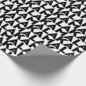 Kamala moderne typografie patroon zwart-wit cadeaupapier (Hoek)