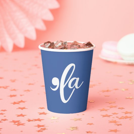 Kamala zegt haar naam papieren bekers (Insitu)