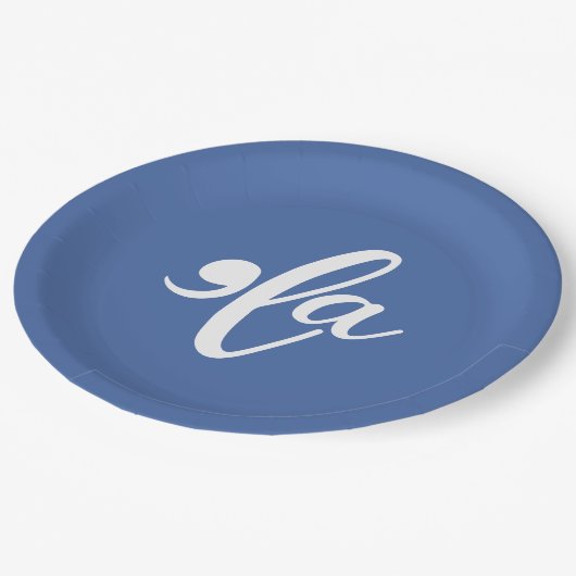 Kamala zegt haar naam papieren bordje (Gekanteld)