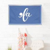 Kamala zegt haar naam spandoek (Insitu)