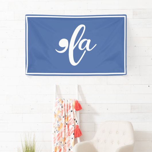 Kamala zegt haar naam spandoek (Insitu)