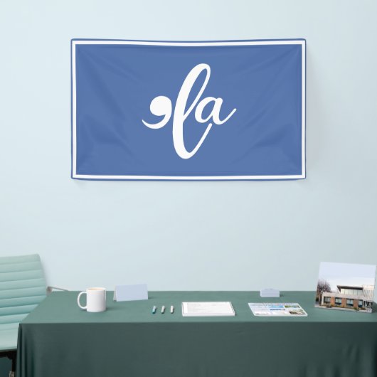 Kamala zegt haar naam spandoek (Beurs)