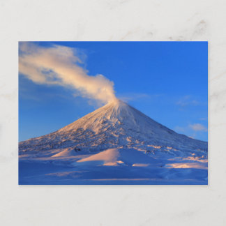 Kamchatka actief Klyuchevskoy Volcano in zonsopgan Briefkaart