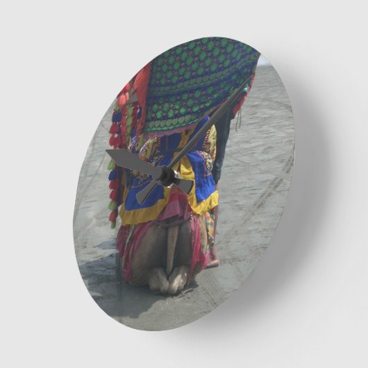 Kameel op toes.png ronde klok (Hoek)