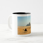 kameelpiramide tweekleurige koffiemok (Voorkant links)