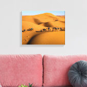 Kamelen in de woestijn onder de blauwe hemel canvas afdruk (Insitu (Woonkamer))