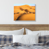 Kamelen in de woestijn onder de blauwe hemel canvas afdruk (Insitu (Slaapkamer))