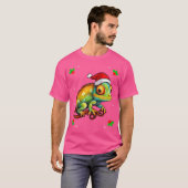 Kameleon met kerstmuts Kerstkameel T-shirt (Voorkant volledig)