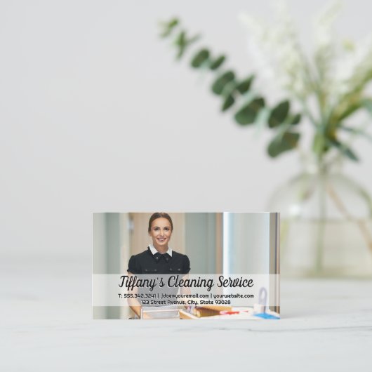 Kamer schoonmaken door kamermeisje visitekaartje (Staand voorkant)