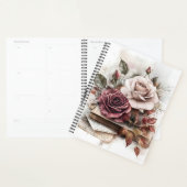 Kameroen en witte rozen met letters en boeken planner (Display)