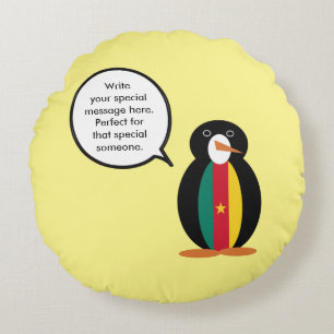 Kameroen pratende mevrouw pinguïn gepersonaliseerd rond kussen