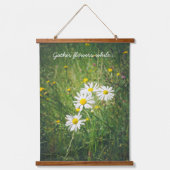 Kamille en cichorei bloemen op de groene weide hangend wandkleed (Voorkant)