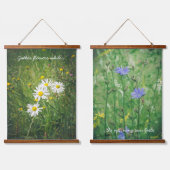 Kamille en cichorei bloemen op de groene weide hangend wandkleed (Dubbel)