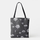 Kamille Zwarte Pen: Bloemenschets. Tote Bag (Achterkant)