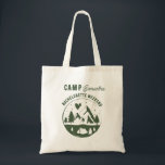 Kamp Bachelorette-feest Camping Bach-weekend Tote Bag<br><div class="desc">Een leuk handgetekend ontwerp met illustraties in het thema bachelorette-kampen. Dit groene en witte kamp-bach-weekendontwerp is ideaal voor glamping-kamp-bachelorette-weekends, kamp-meisjesreis-bachelorette-feesten in de bergen, bossen of meren.</div>