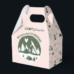 Kamp Bachelorette-feestje Camping Bach Weekend Roz Bedankdoosjes<br><div class="desc">Een leuk handgetekend ontwerp met illustraties in het thema bachelorette-kamp. Dit groene en roze kamp-bach-weekendontwerp is ideaal voor glamping-kamp-bachelorette-weekends,  kampeer-meisjesreis-bachelorette-feestjes in berg-,  bos- of meerbestemmingen.</div>