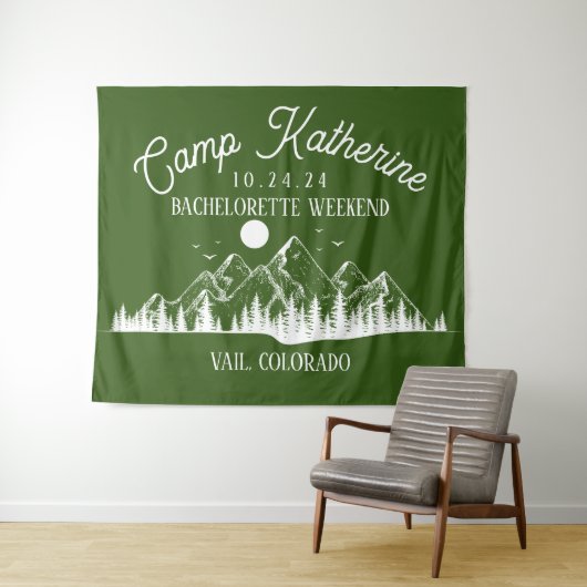 Kampeerweekend met tenten voor vrouwen, Berg Glamp Wandkleed (In Situ (horizontaal))