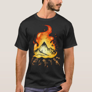 Kampvuur met bergen op kamp t-shirt