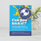 Kan je het voetbal schoppen op 12e verjaardagsfees kaart (Staand voorkant)