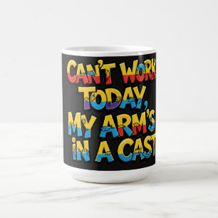 Kan vandaag niet werken, mijn arm zit in het gips  koffiemok