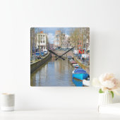 Kanaal Amsterdam met boten Vierkante Klok (Huis)