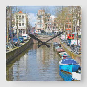 Kanaal Amsterdam met boten Vierkante Klok