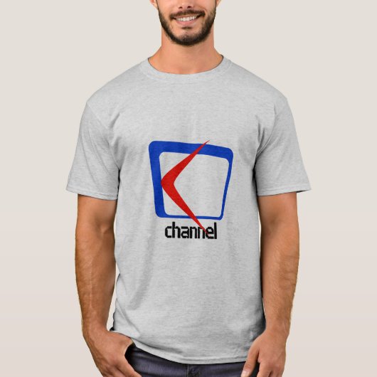"Kanaal Graphic T-Shirt met Blauw en Rood Ontwerp" (Voorkant)