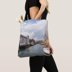 Kanaal met boten Kopenhagen Tote Bag