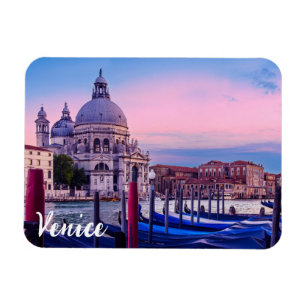 Kanaal met gondels en kerk in Venetië Magneet