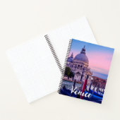 Kanaal met gondels en kerk in Venetië Notitieboek (Binnen)