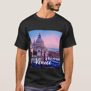 Kanaal met gondels en kerk in Venetië T-shirt