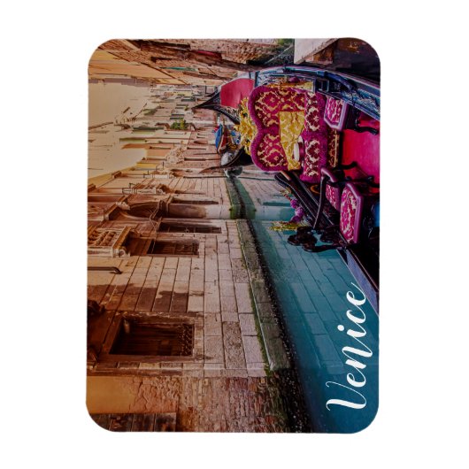 Kanaal met traditionele gondola in Venetië, Italië Magneet (Verticaal)