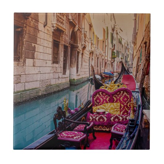 Kanaal met traditionele gondola in Venetië, Italië Tegeltje (Voorkant)