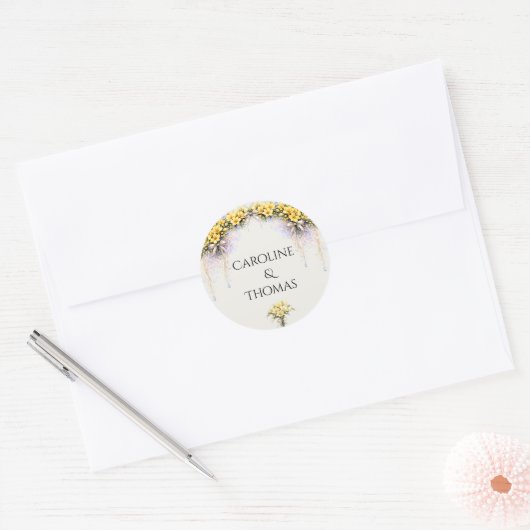 Kanariegeel Romantische Freesia Bloemige Bruiloft Ronde Sticker (Envelop)