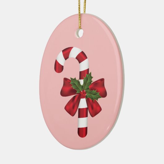 Kandijriet met een zwoerd en kersthals op roze keramisch ornament (Links)