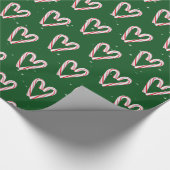 Kandijrietharten en sneeuwvlokken op groen cadeaupapier (Hoek)