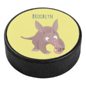 Kaneelaarvark cartoon hockey puck (3/4)