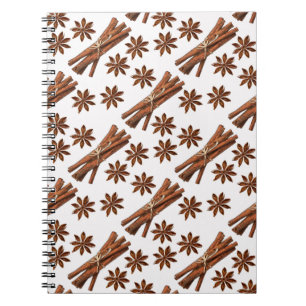 Kaneelstokjes en steranijs. notitieboek