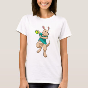 Kangaroo als handbalspeler met handbal t-shirt