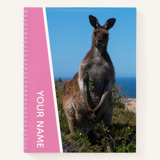 Kangaroo mannetje in Australië, aangepaste roze Notitieboek (Voorkant)