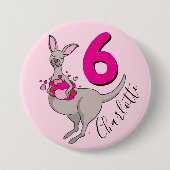 Kangaroo meisjes 6e verjaardag roze knop ronde button 7,6 cm (Voorkant)