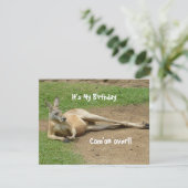 Kangoeroe nodigt verjaardagsfeestje uit kaart (Staand voorkant)