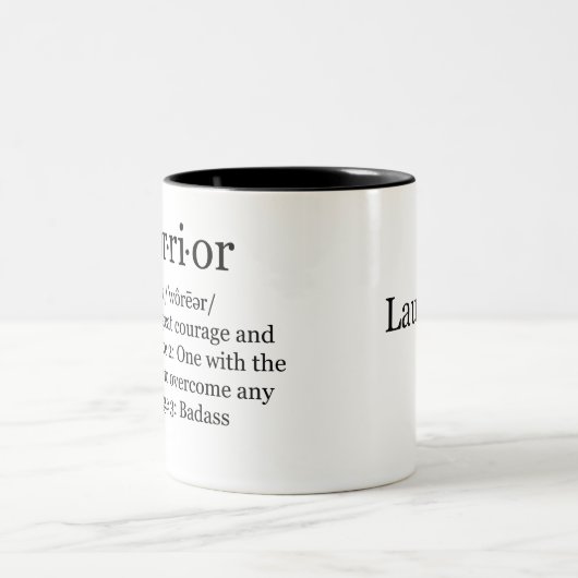 Kanker bij aankomst, kankerbestrijder voor haar tweekleurige koffiemok (Center)