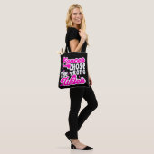 Kanker koos de verkeerde heks borstkanker grappig tote bag (Op model)