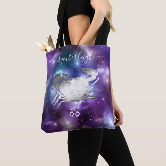 Kanker Zodiac Sign Cosmic Monogram Name Paars Tote Bag (Dichtbij)