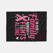 Kankerbewustzijn - In onze familie vecht niemand o Fleece Deken (Voorkant (Horizontaal))